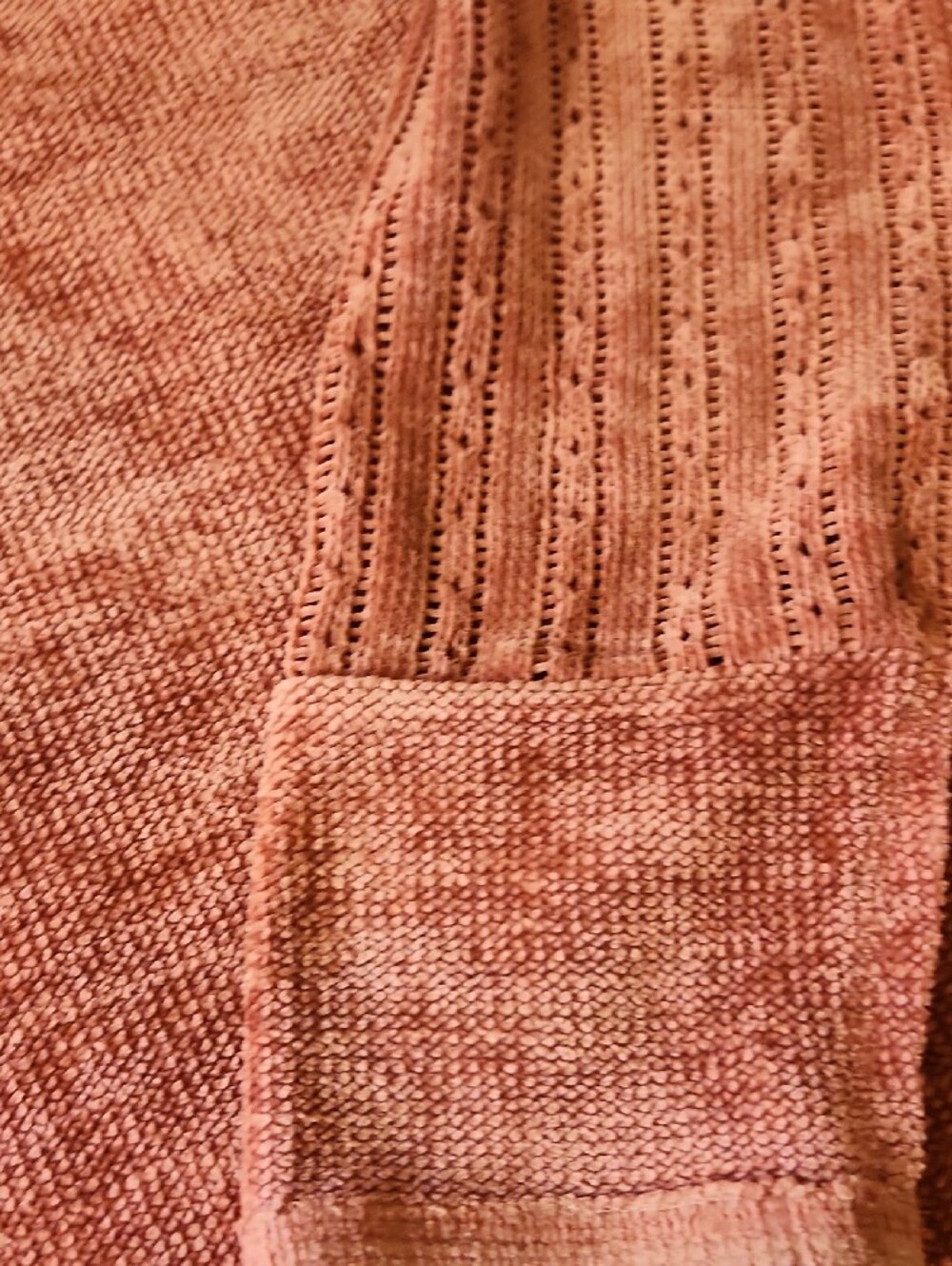 easel Rose Heathered Crewneck Sweater Wears Oversized. - Picture 4 of 9